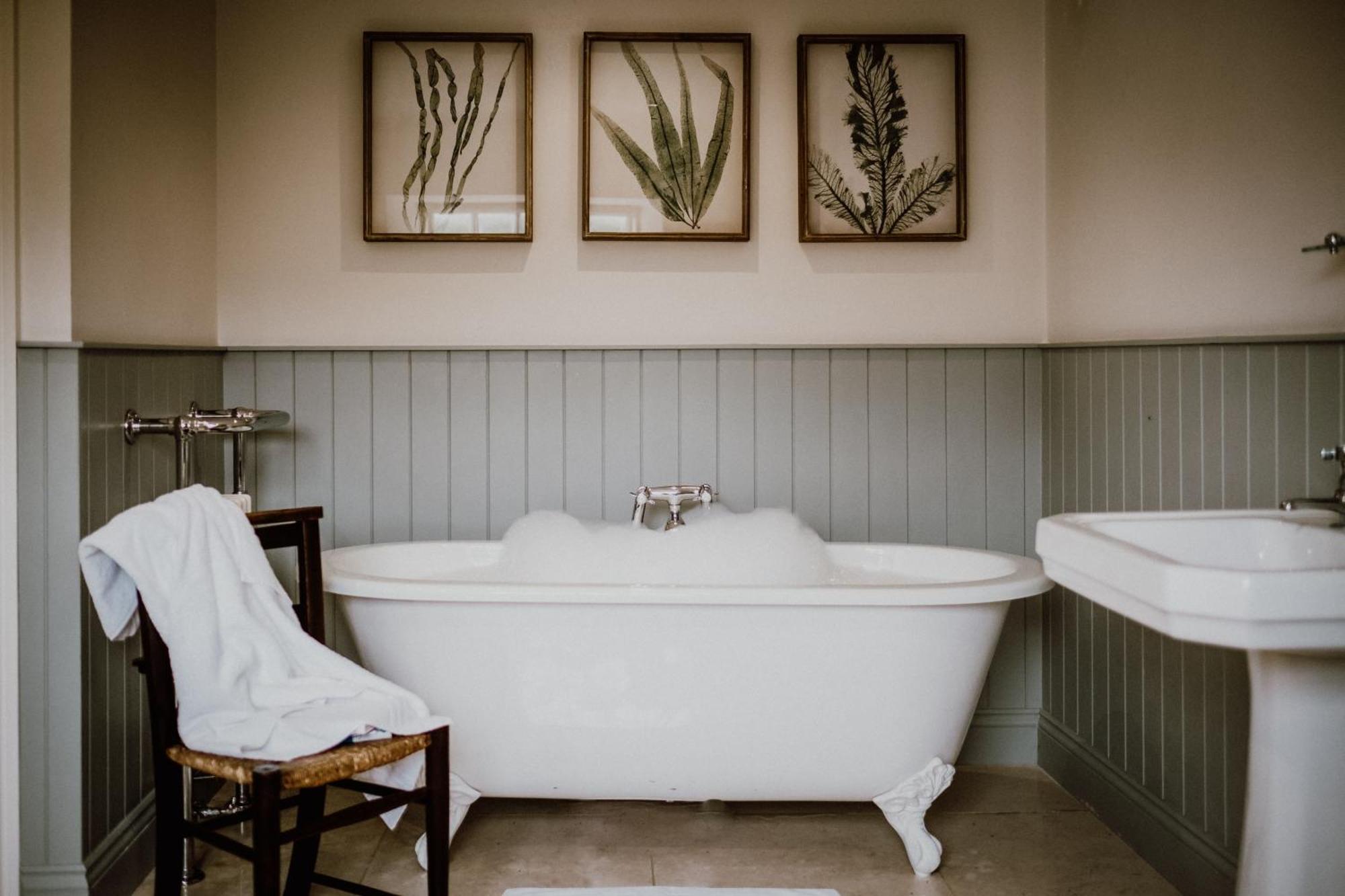 The Hare & Hounds Inn Bowland Bridge Eksteriør billede
